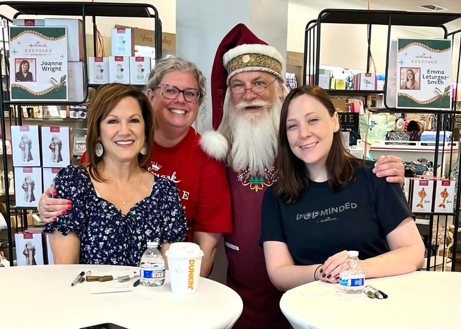 2023-Newark-Deleware-Joanne-Amanda-Santa-Emma