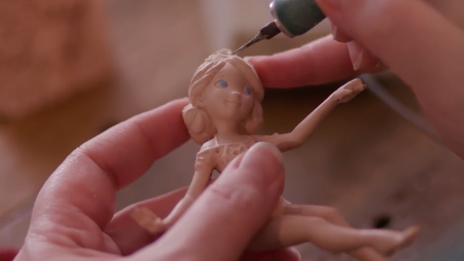 Celebration-of-Artists-Process-Kristina-Wax-Sculpting