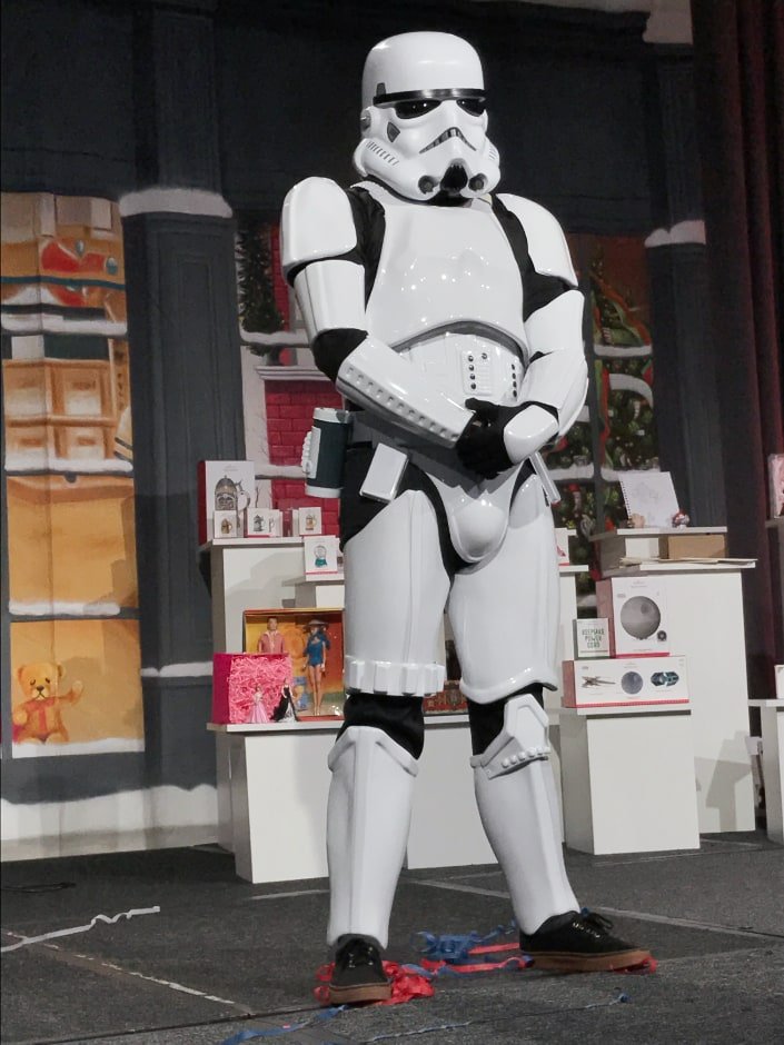 Stormtrooper-Escort-On-Stage